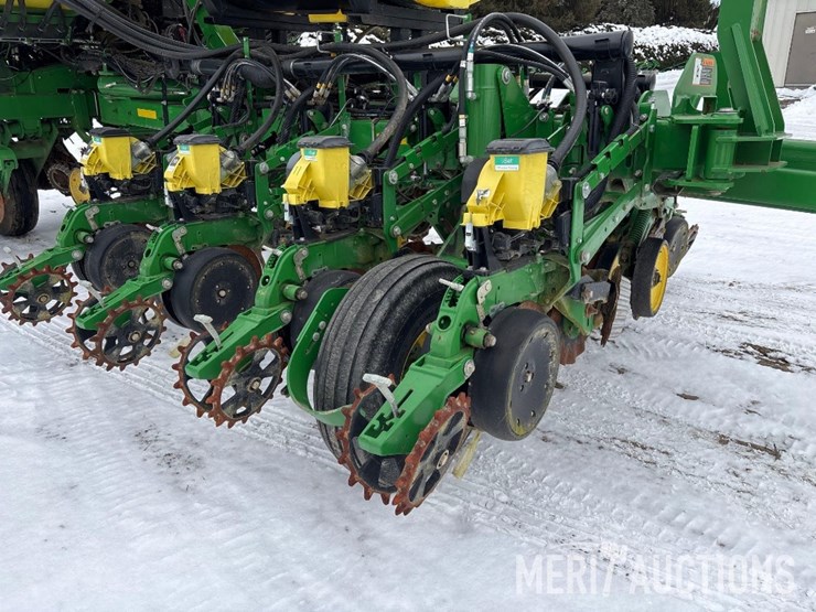 2016-john-deere-1775nt-image-32