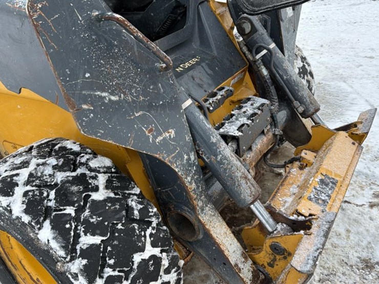 2019-deere-332g-image-14