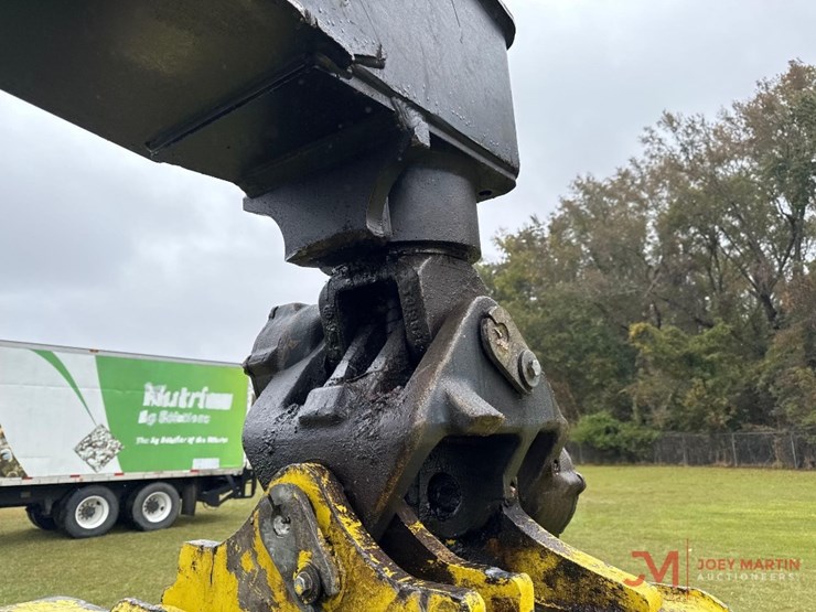 2018-deere-748l-image-12