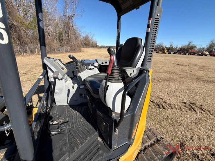 2020-deere-50g-image-16