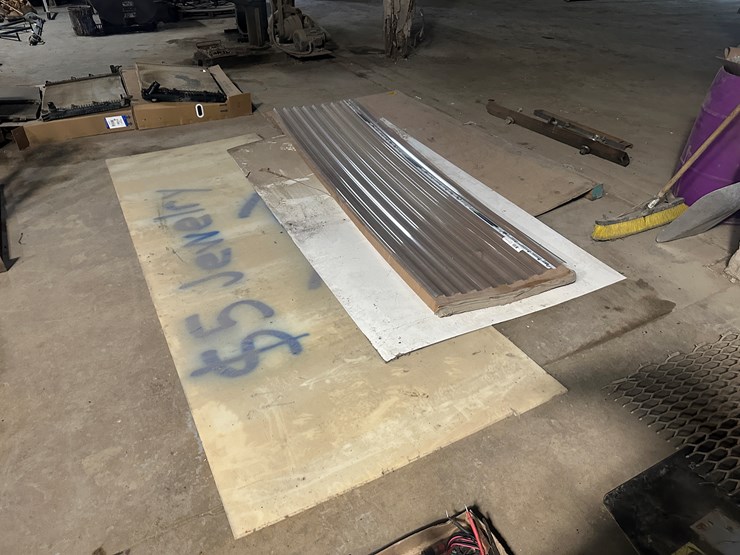 #38472-•-lot-of-wood-&-clear-polycarbonate-panels-image-4