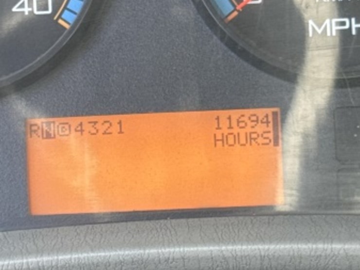 2012-international-7400-image-45