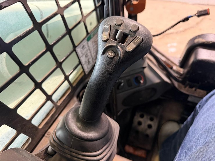 2023-bobcat-t770-image-19