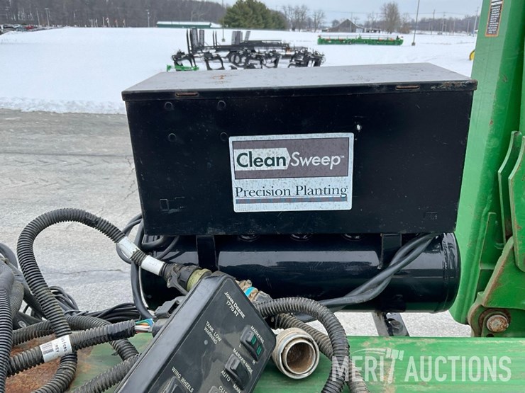 2012-john-deere-1770nt-ccs-image-21