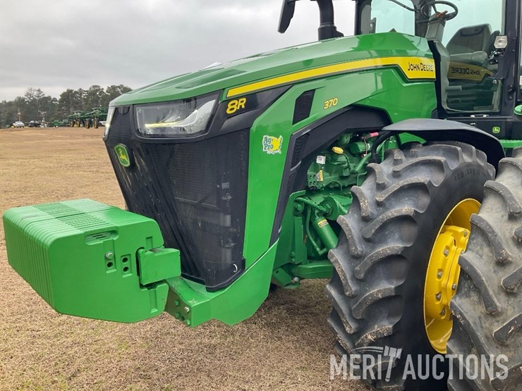 2023-john-deere-8r-370-image-10