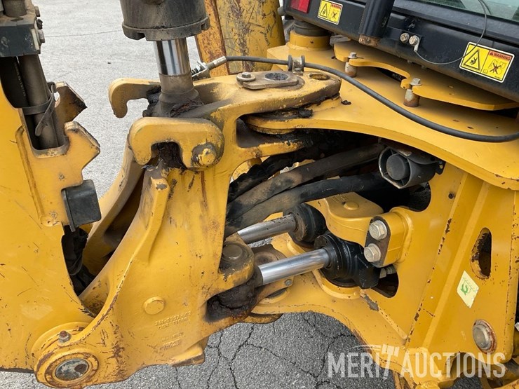 2017-caterpillar-420f2-image-36