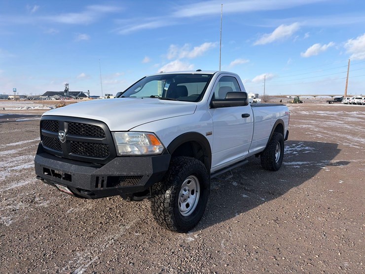 2020-ram-1500-classic-image-1