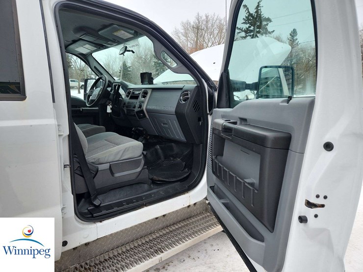 2013-ford-f550-image-28