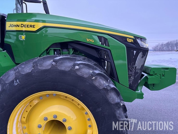 2024-john-deere-8r-370-image-36