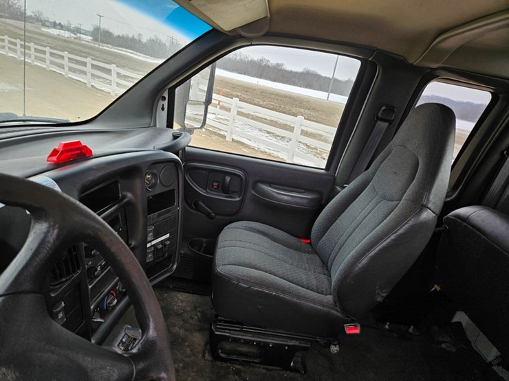 #309-•-2003-gmc-c5500-aerial-truck-image-45