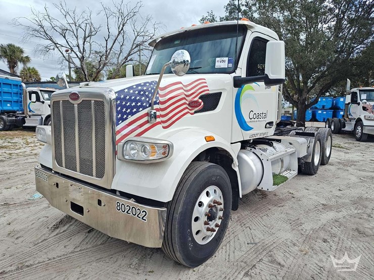 2022-peterbilt-567-image-1