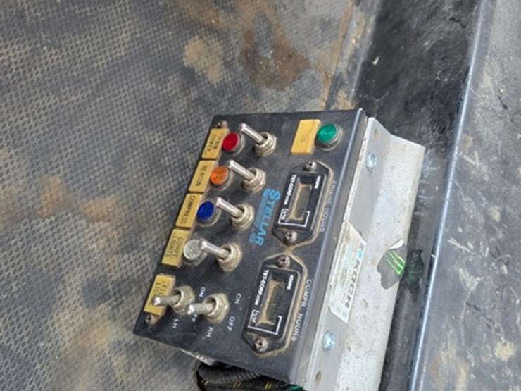 2000-freightliner-fl70-image-30