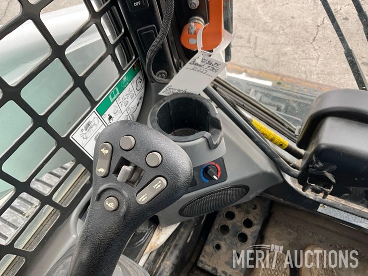 2024-bobcat-t740-image-32