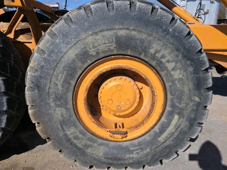 2005-deere-300d-image-17