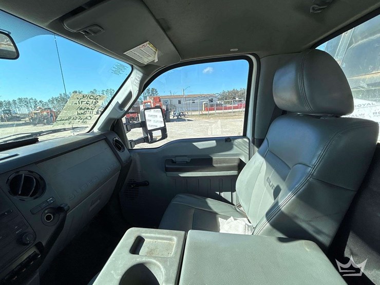 2014-ford-f550-image-19