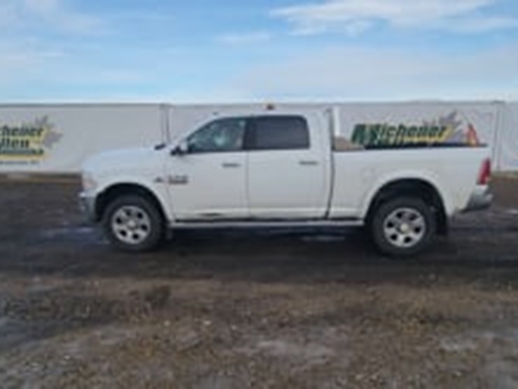 2014-ram-2500-laramie-image-5