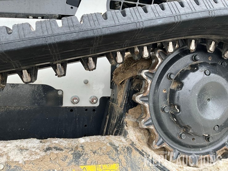 2024-bobcat-t740-image-34