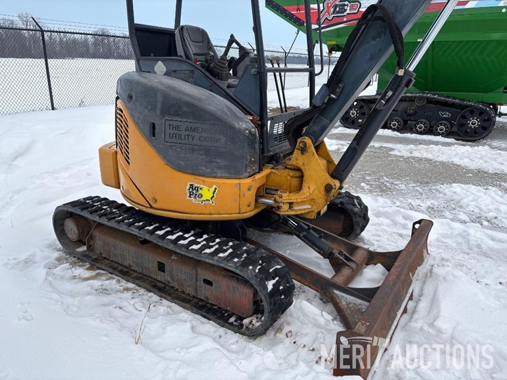 2006-deere-35d-image-8