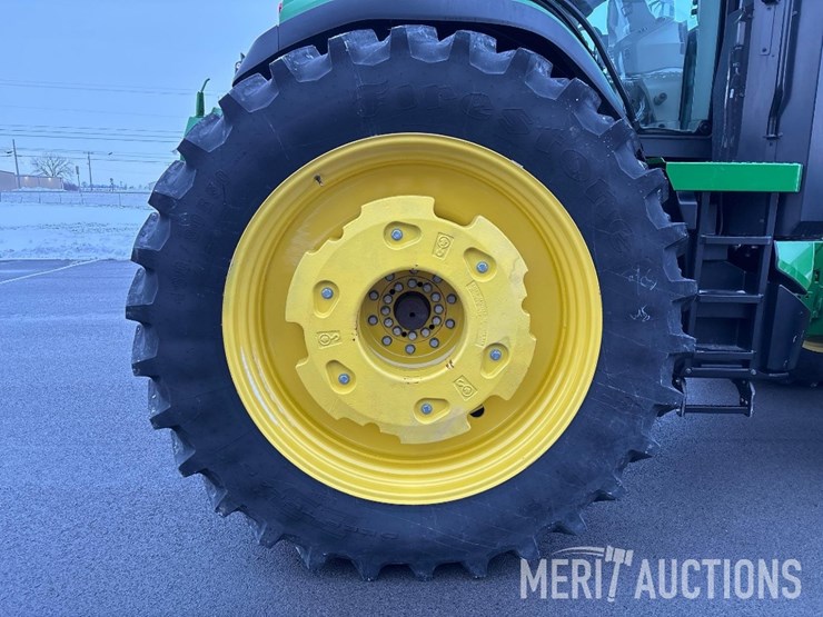 2024-john-deere-8r-370-image-31