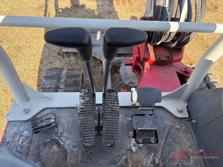 2020-takeuchi-tb240-image-23