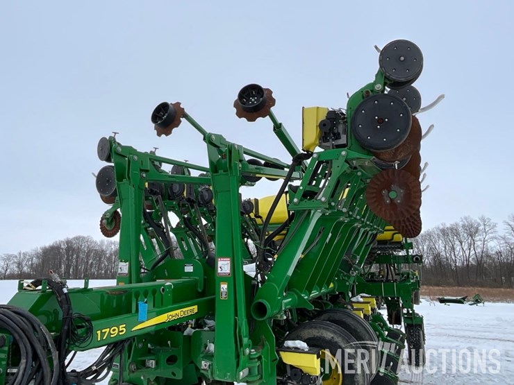 2016-john-deere-1795-image-14