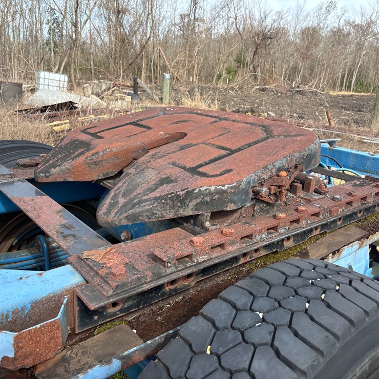 #381 • ADJUSTABLE 5TH WHEEL WITH MOUNTING PLATE