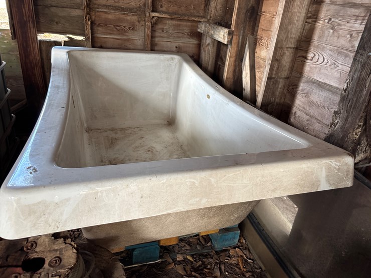 #393-•-jacuzzi-bath-tub,-never-installed-image-8