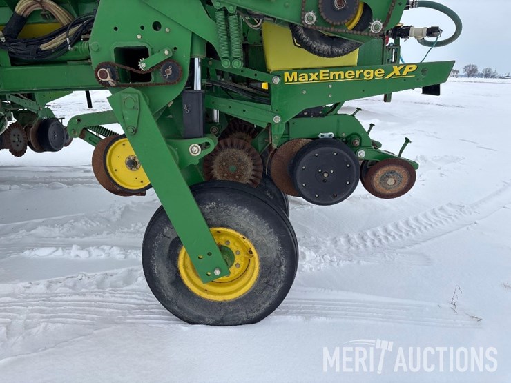2010-john-deere-1770nt-image-16