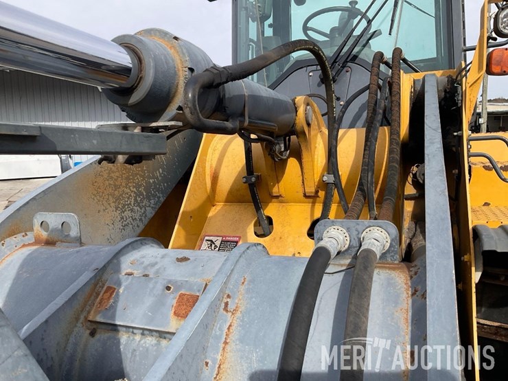 2018-deere-544k-image-46