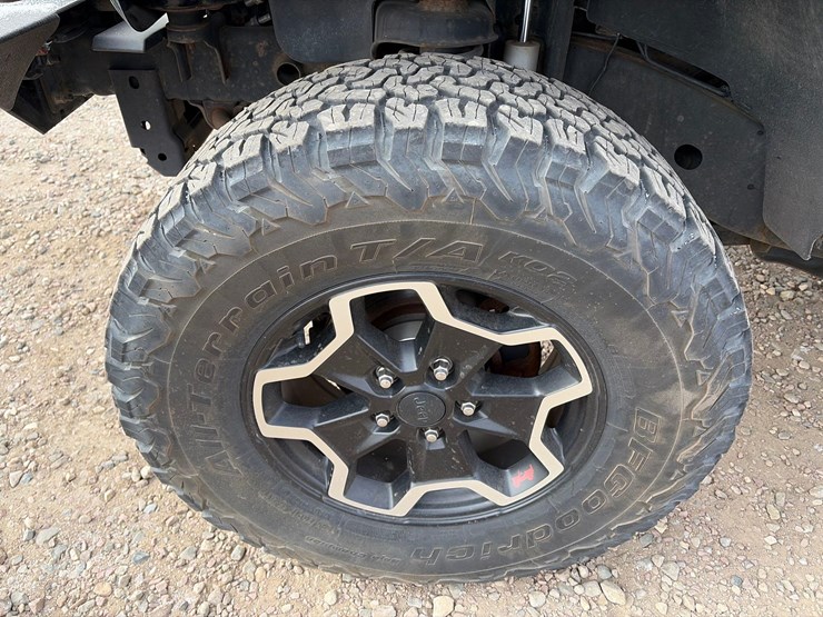 2016-jeep-wrangler-sport-image-16