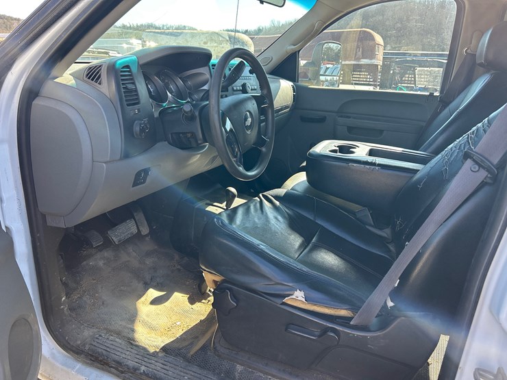 2011-chevrolet-3500-image-8