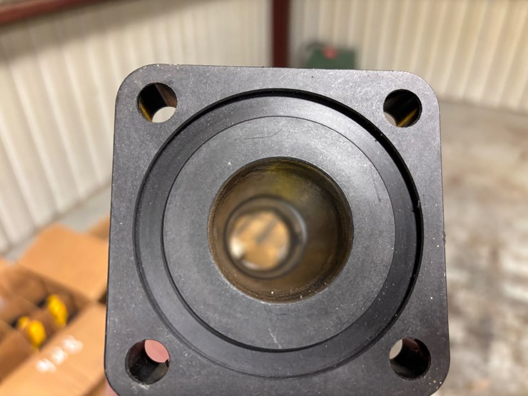 #428-•-box-of-(7)-banjo-2-in-manual-ball-valves-image-3