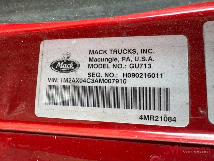 2010-mack-gu713-granite-roll-off-truck-image-44