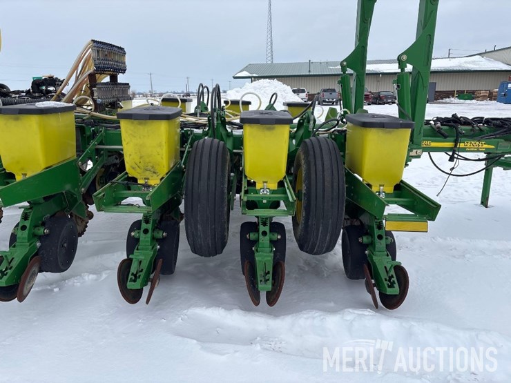 2010-john-deere-1770nt-image-26