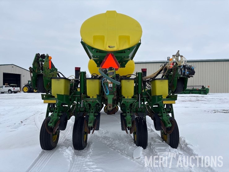 2010-john-deere-1770nt-image-4