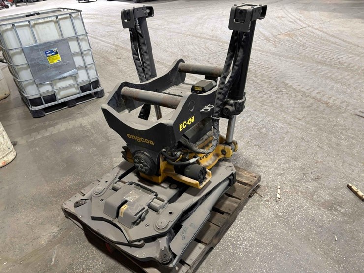 deere-245g-lc-image-14