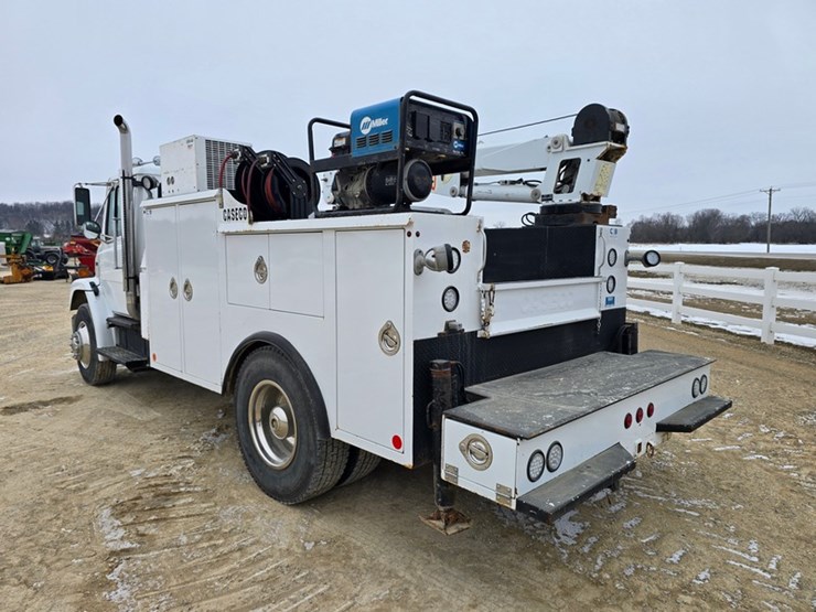 2000-freightliner-fl70-image-3