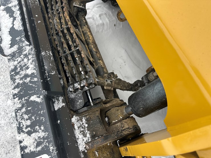 caterpillar-242d-image-24