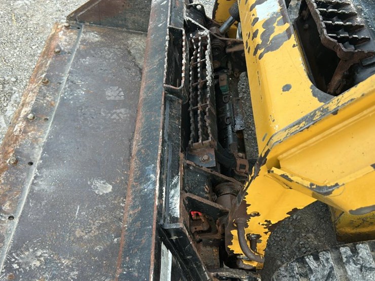 2019-caterpillar-249d-image-11