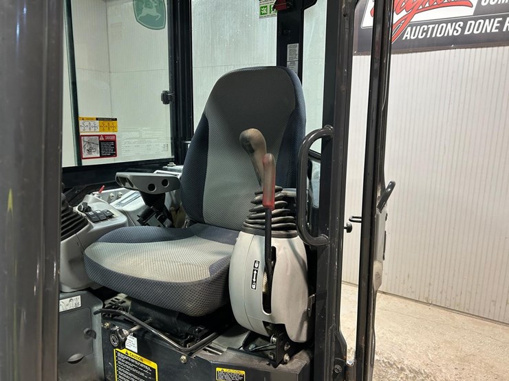 2019-deere-35g-image-18