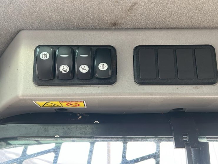 2019-caterpillar-249d-image-47