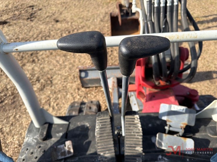 2020-takeuchi-tb230-image-21