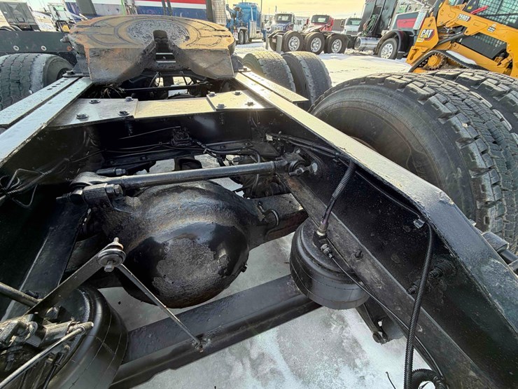 2015-peterbilt-579-image-10