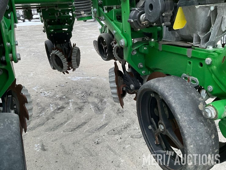 2021-john-deere-1775nt-image-14