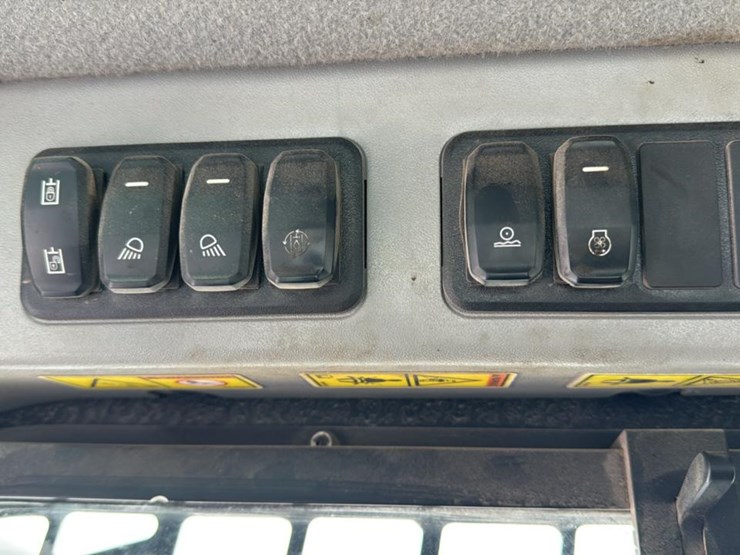 2023-caterpillar-299d3-xe-image-50