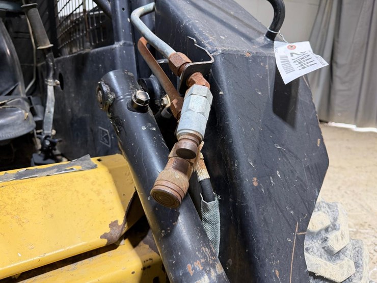 new-holland-lx665-image-10