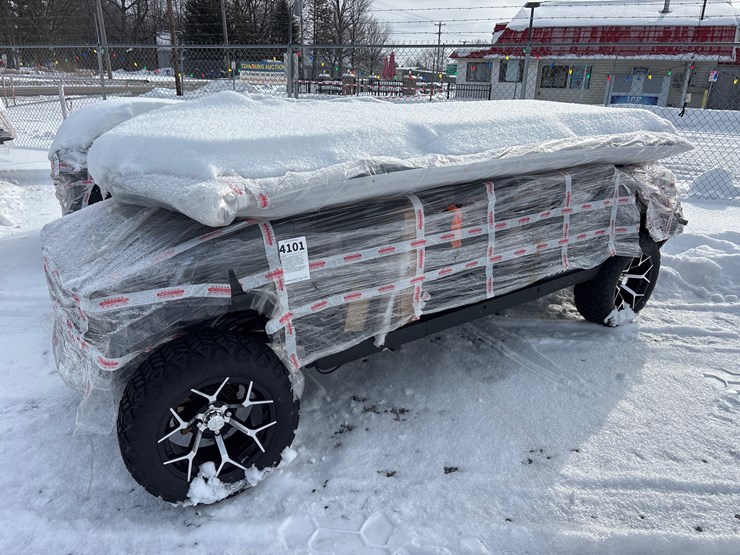 #4101-•-new-sdlgc1000-six-person-golf-cart---will-need-assembeled-image-1