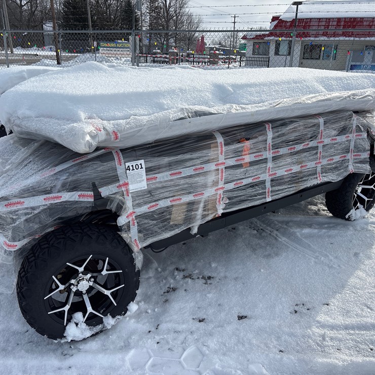 #4101 • NEW SDLGC1000 SIX PERSON GOLF CART - WILL NEED ASSEMBELED