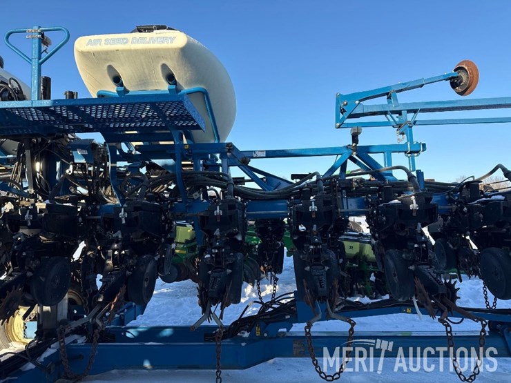 2012-kinze-3600-image-12