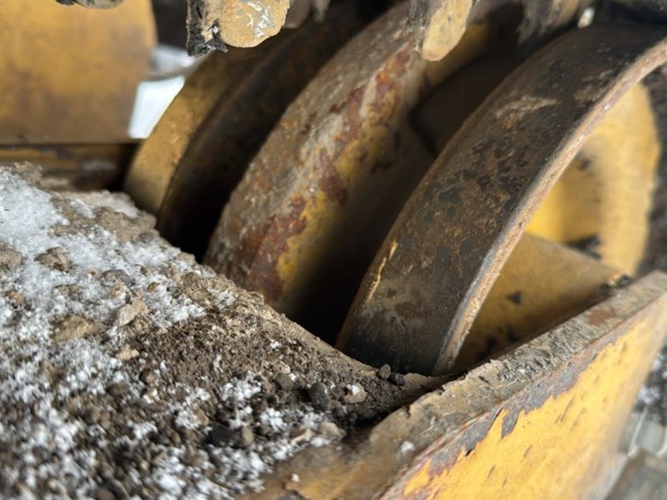 2023-caterpillar-299d3-xe-image-13